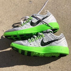 FREE SHIPPING. Nike Trainers (Women Size)